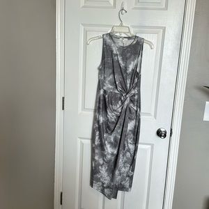Sleeveless body-con dress - NEW